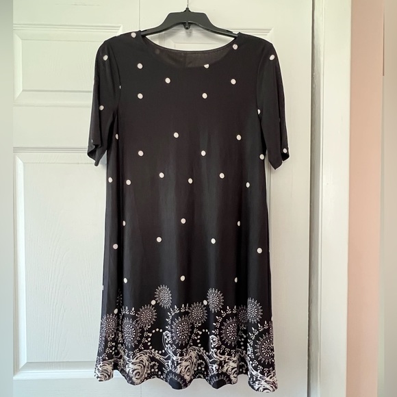 NWOT Black and White Short Sleeve Dress *NEVER WORN* - Picture 1 of 7